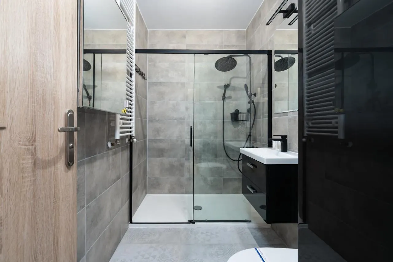 Modern Apartment With Balcony & Free Garage Poznan By Noclegi Renters Poland